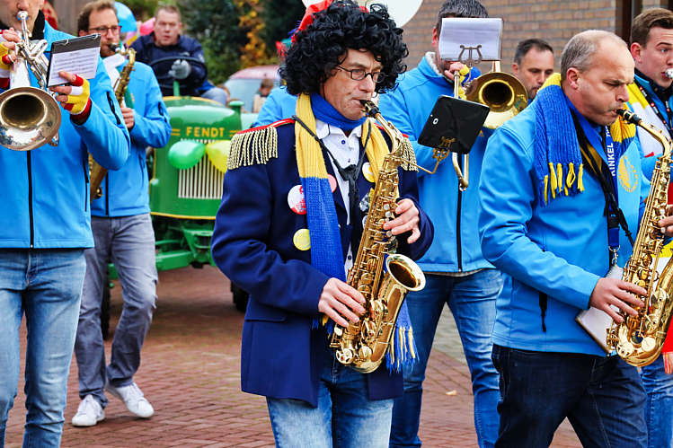 Aankomst van de Sint en zijn Zwarte Pieten in Waarder_043